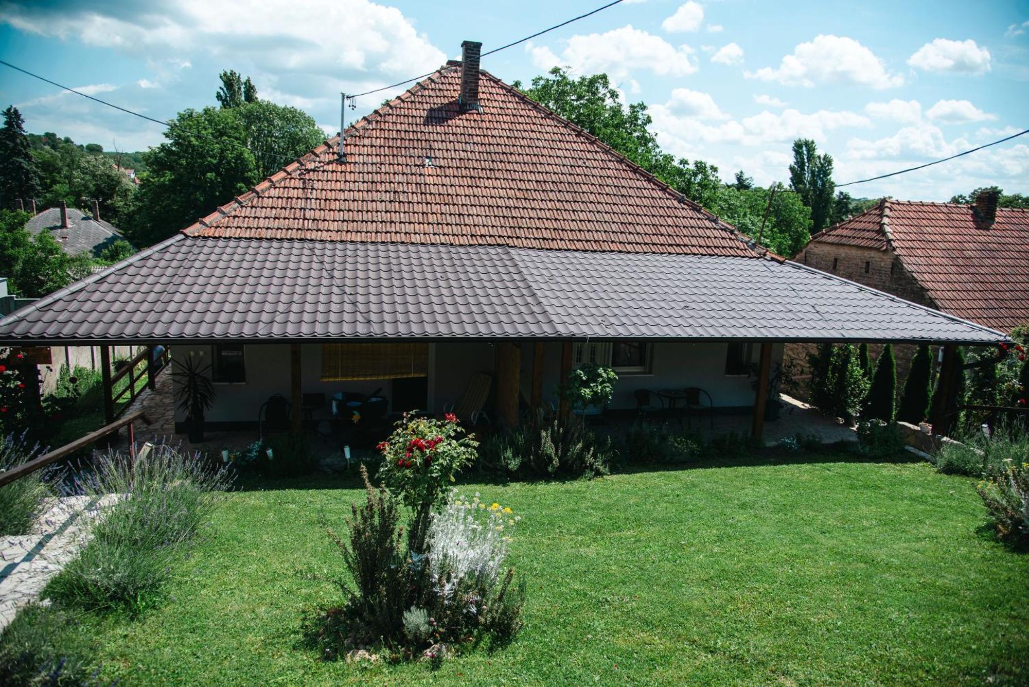 Apartmani Maslacak Vrdnik Exterior foto
